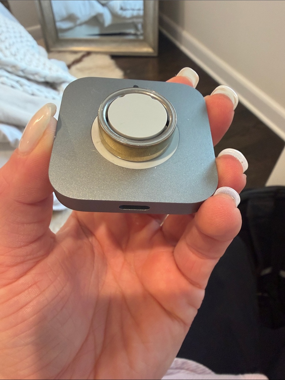 Oura Ring, gen 4, Gold Size 8 with charging dock